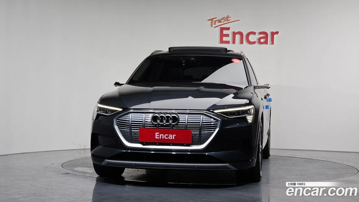 Audi e-tron — фото 3