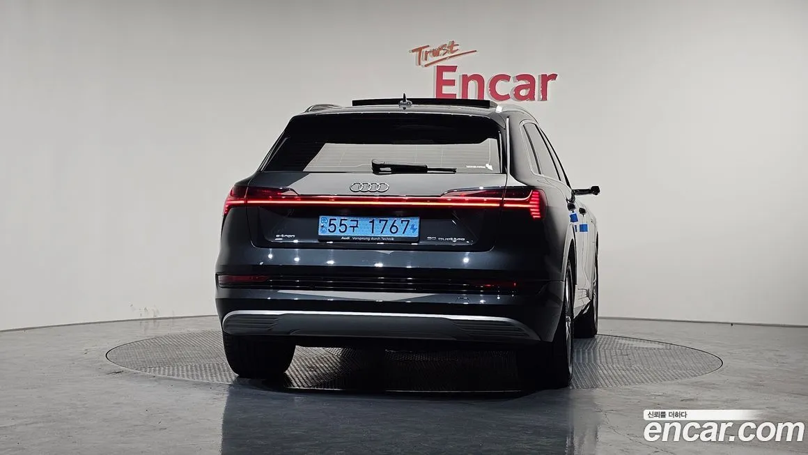 Audi e-tron — фото 4