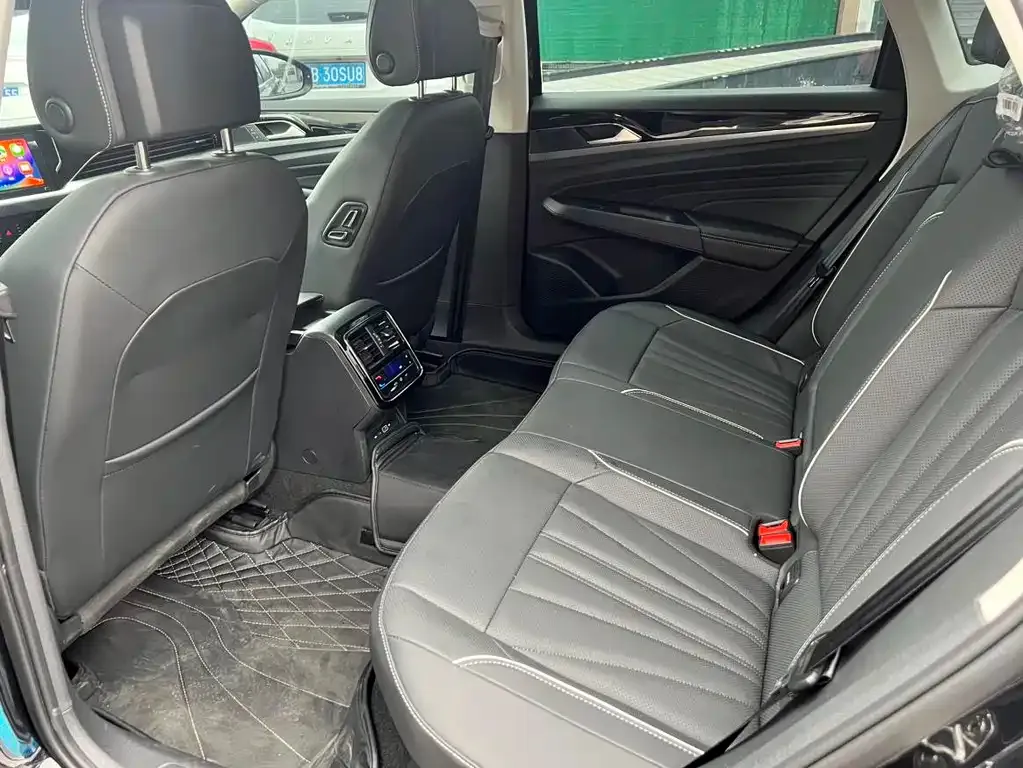 Volkswagen Passat — фото 10