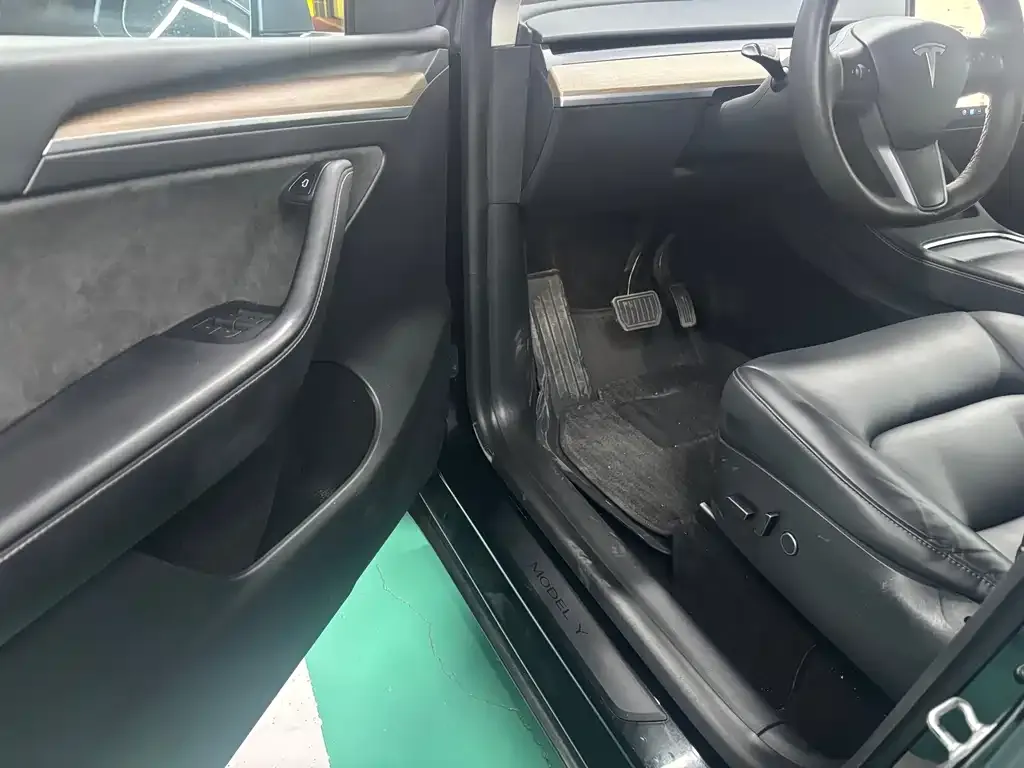 Tesla Model Y — фото 3