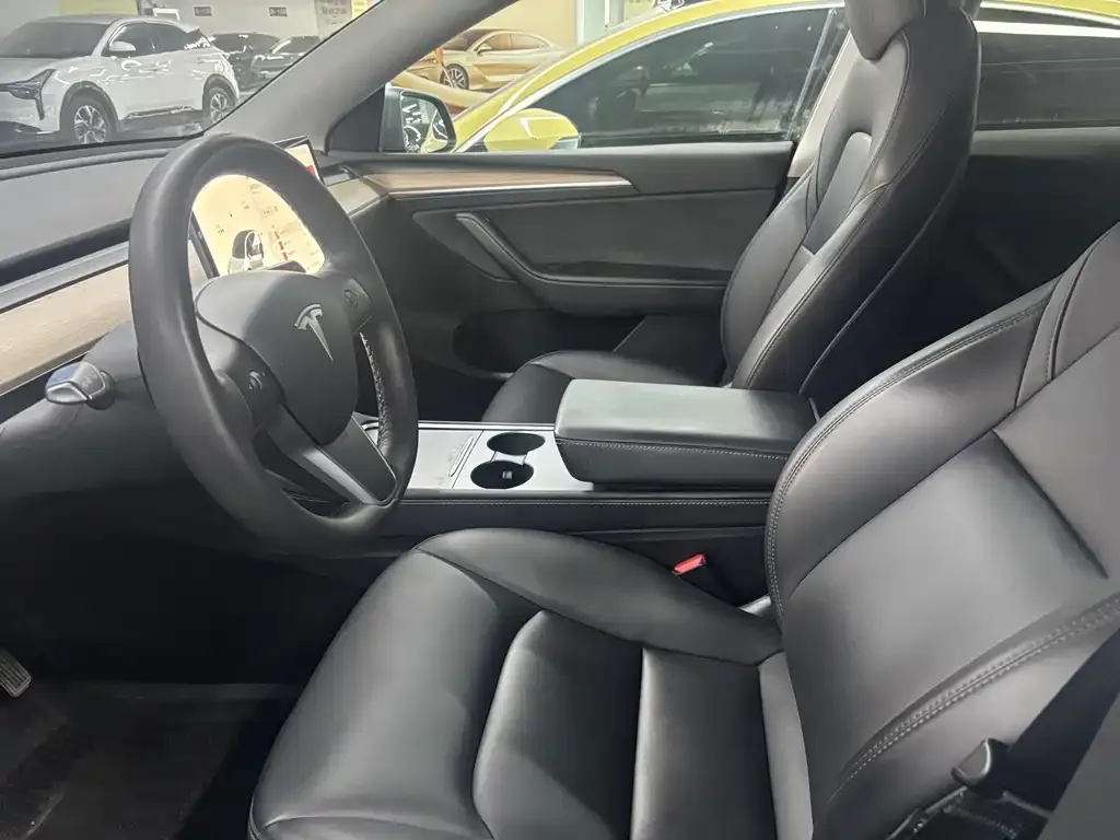 Tesla Model Y — фото 7
