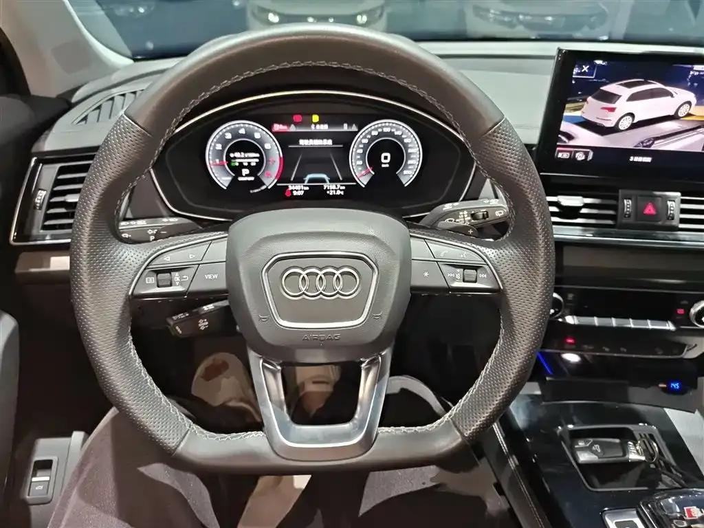 Audi Q5L — фото 10