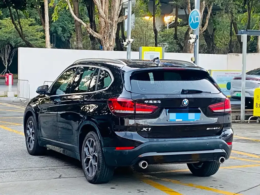 BMW X1 — фото 9
