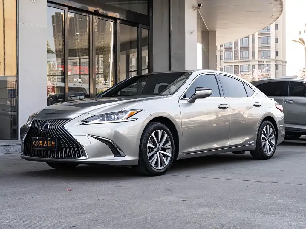 Lexus ES — фото 1