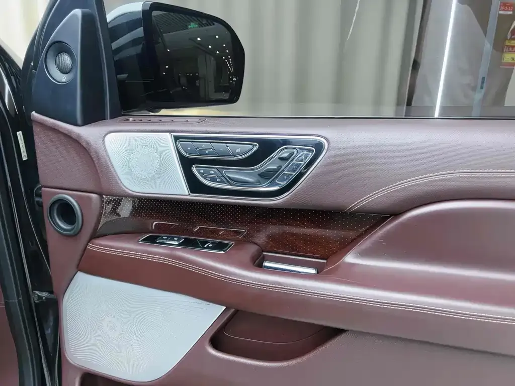 Lincoln Navigator — фото 10