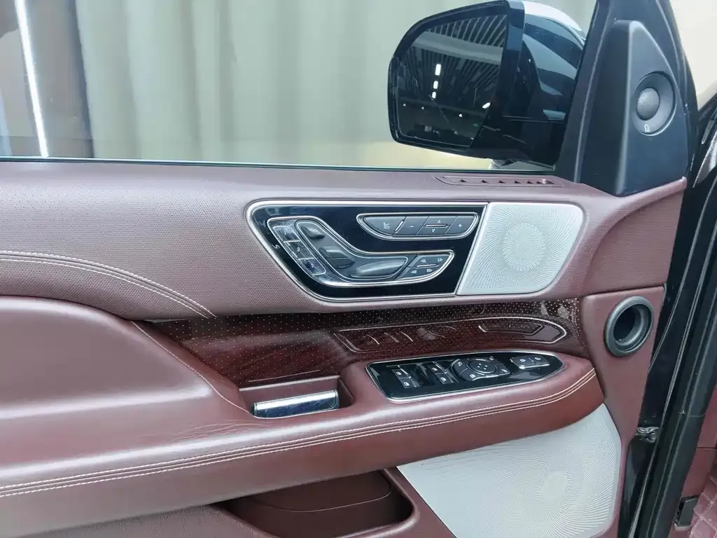 Lincoln Navigator — фото 2