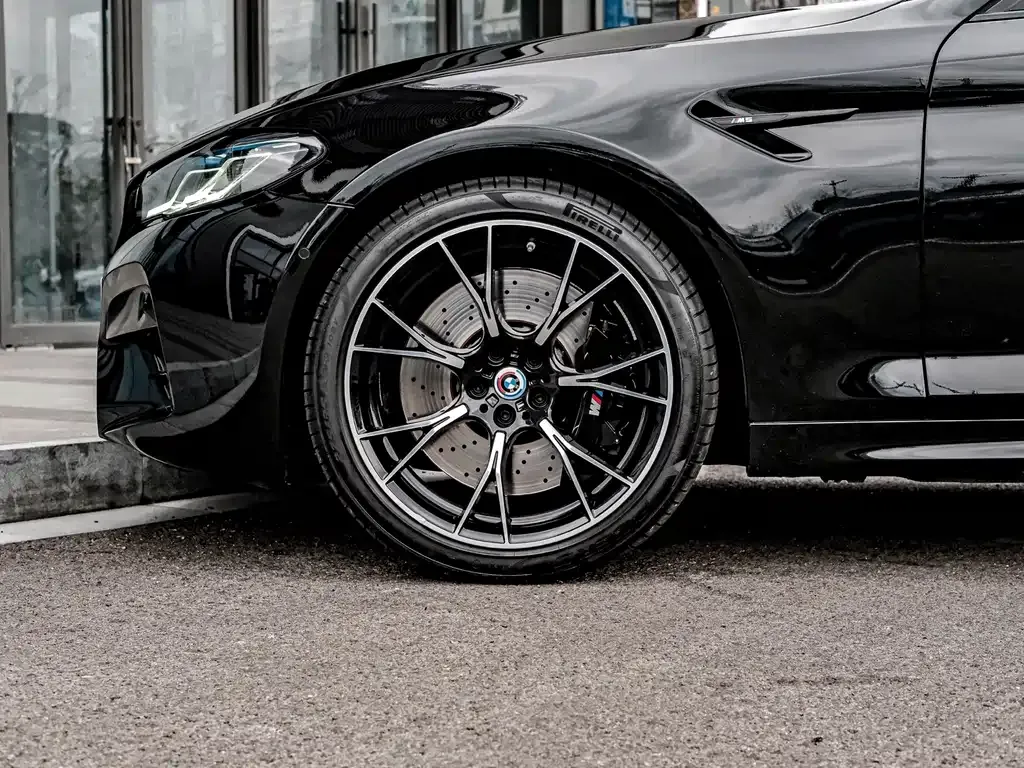BMW M5 — фото 9