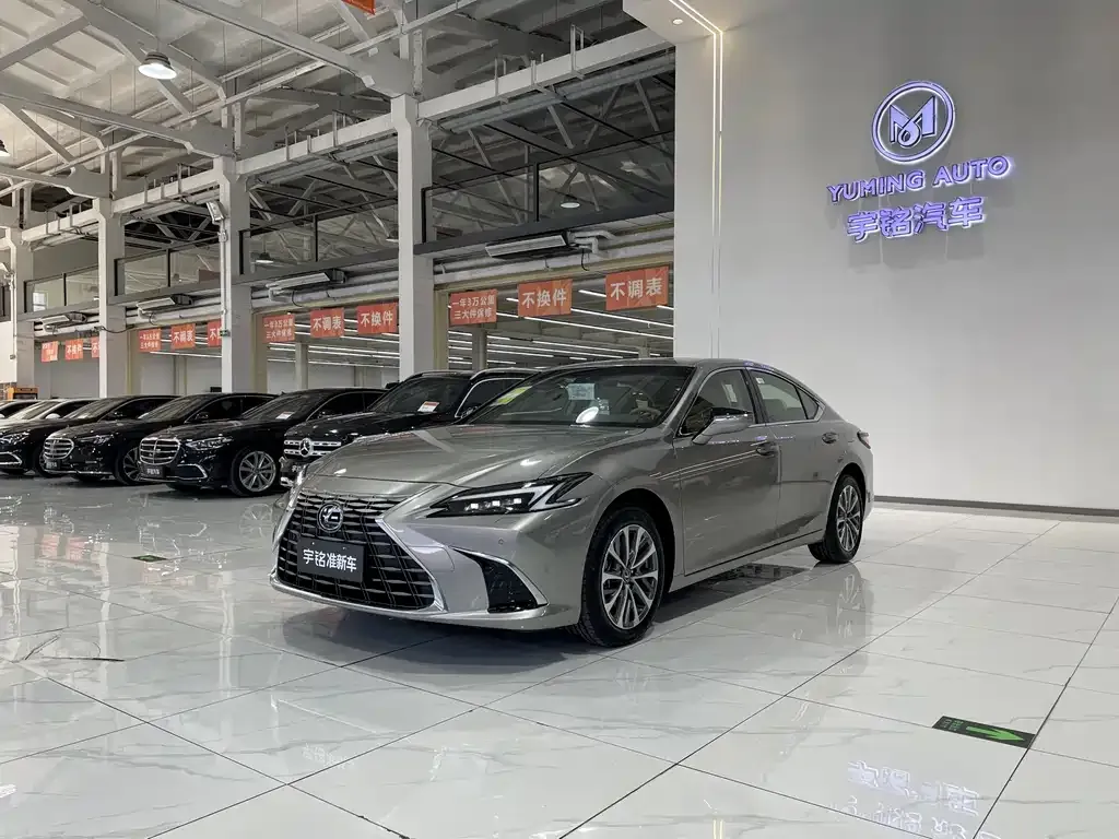 Lexus ES — фото 1