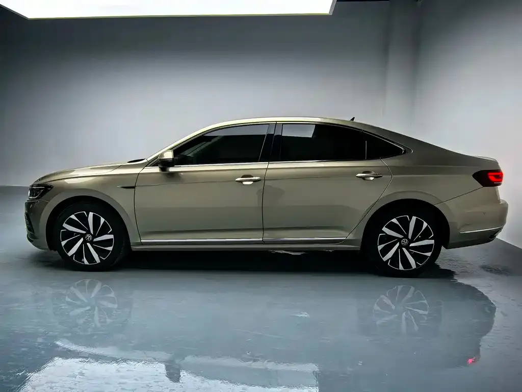Volkswagen Passat — фото 10