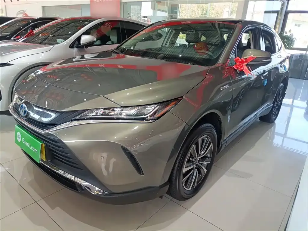 Toyota Harrier — фото 1