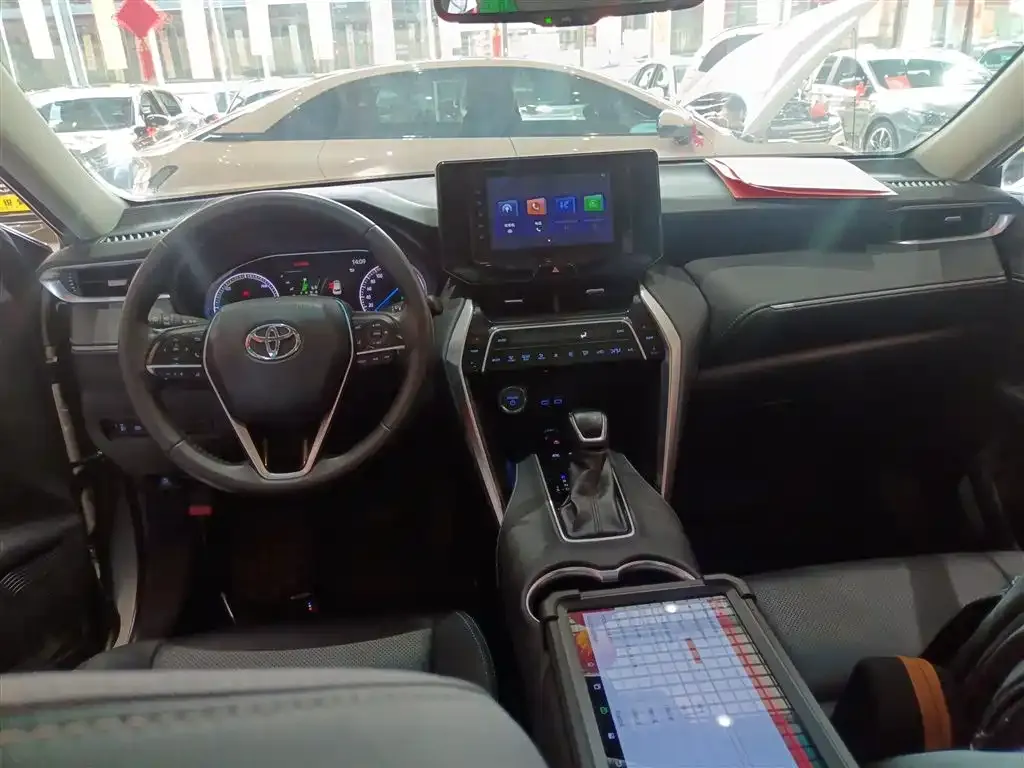 Toyota Harrier — фото 2