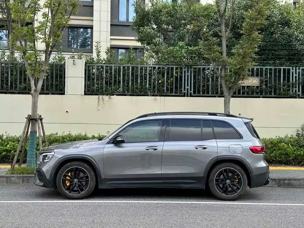 Mercedes-Benz GLB AMG — фото 8