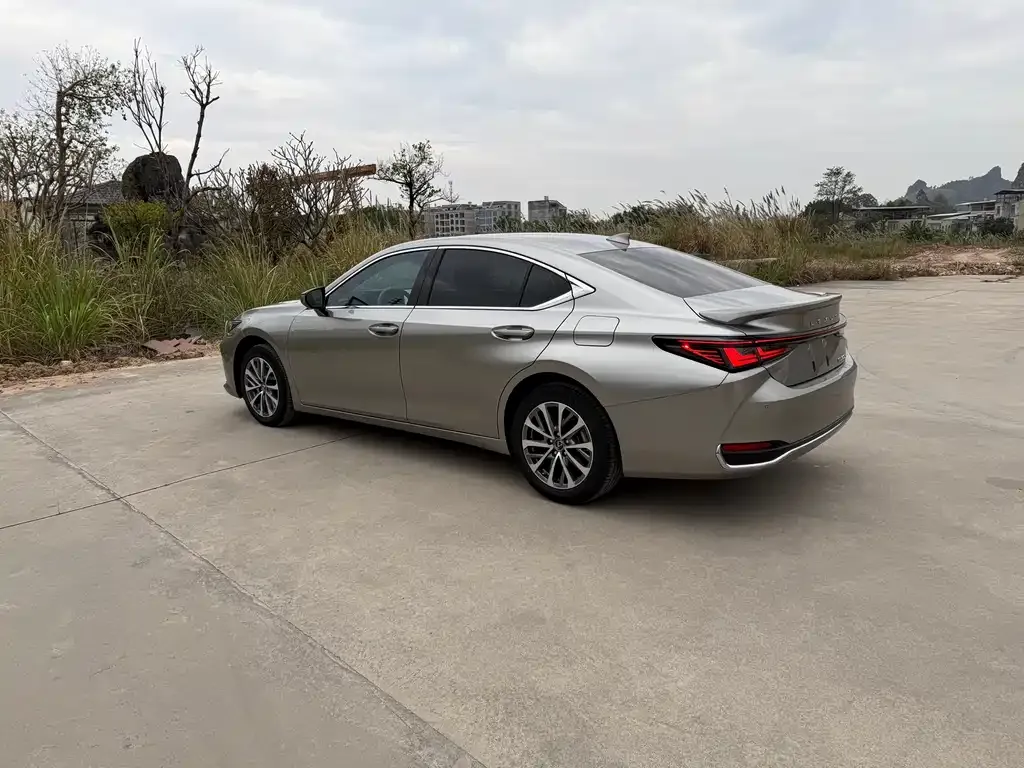Lexus ES — фото 4
