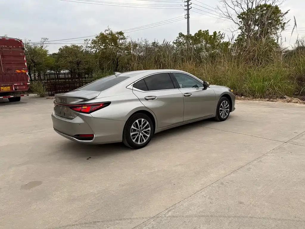 Lexus ES — фото 8