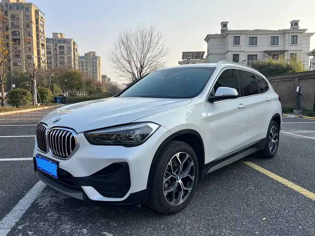 BMW X1 — фото 1
