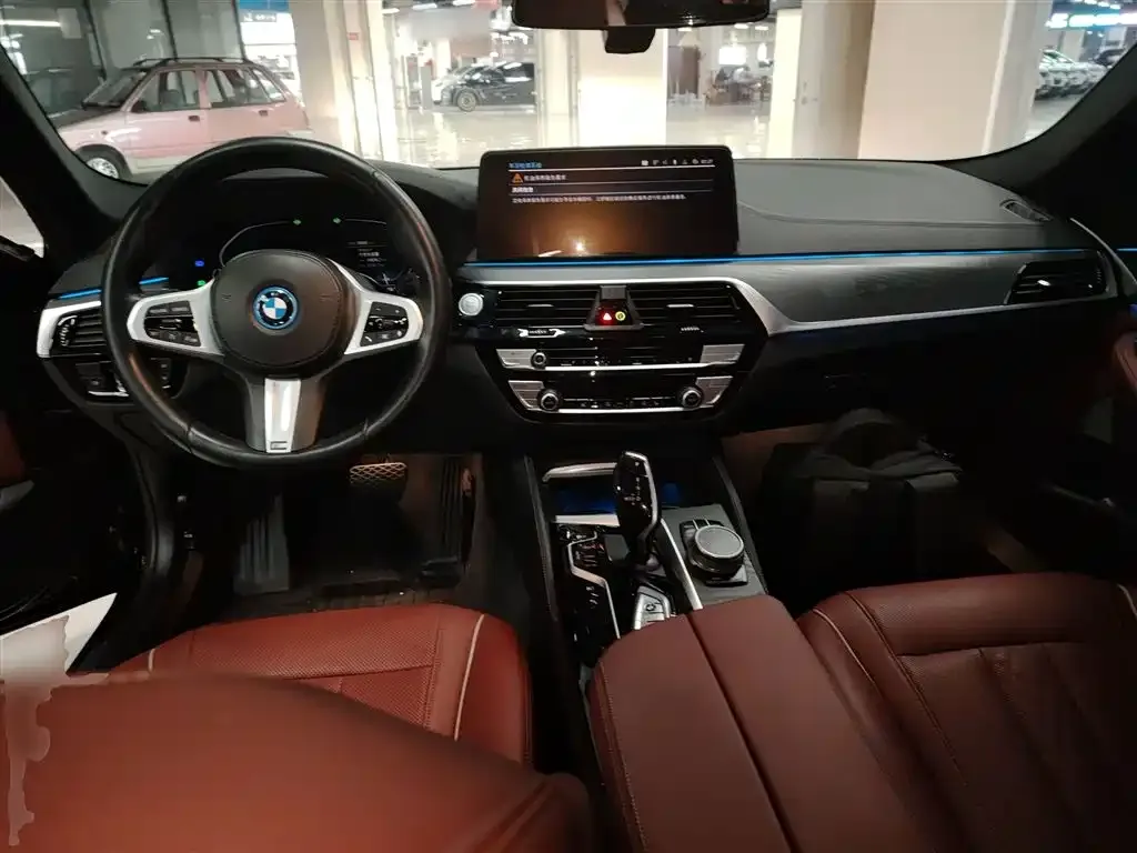BMW 5 Series New Energy — фото 9