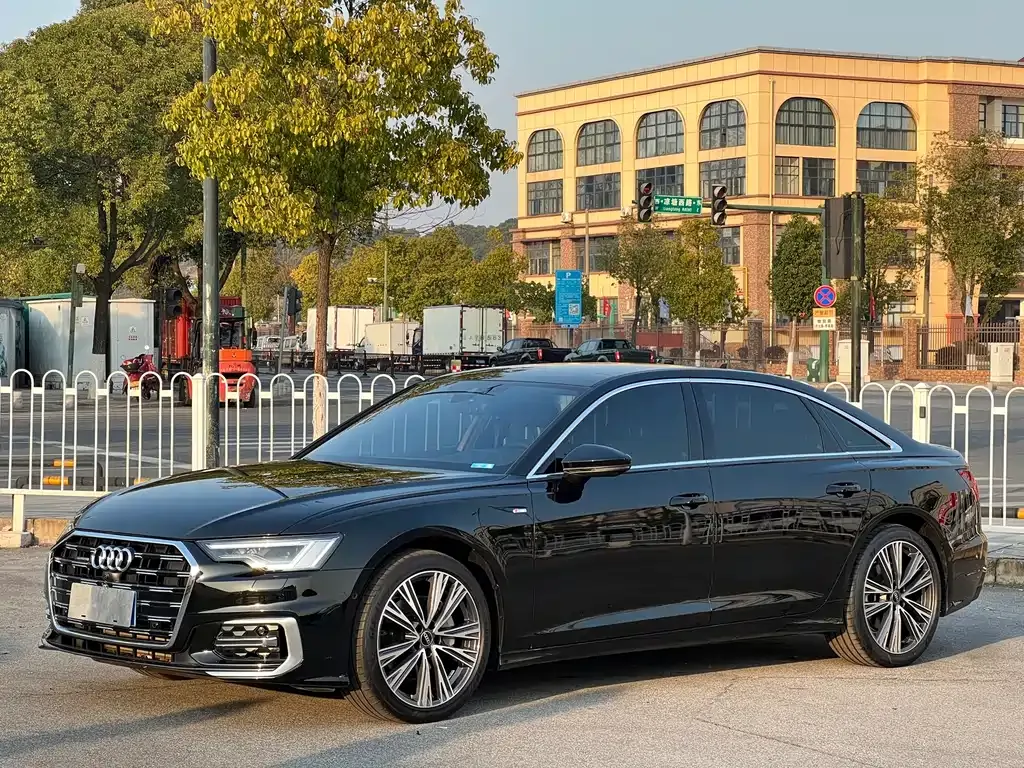 Audi A6L — фото 1