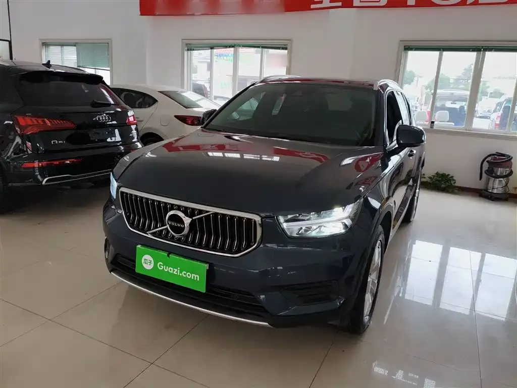 Volvo XC40 — фото 1