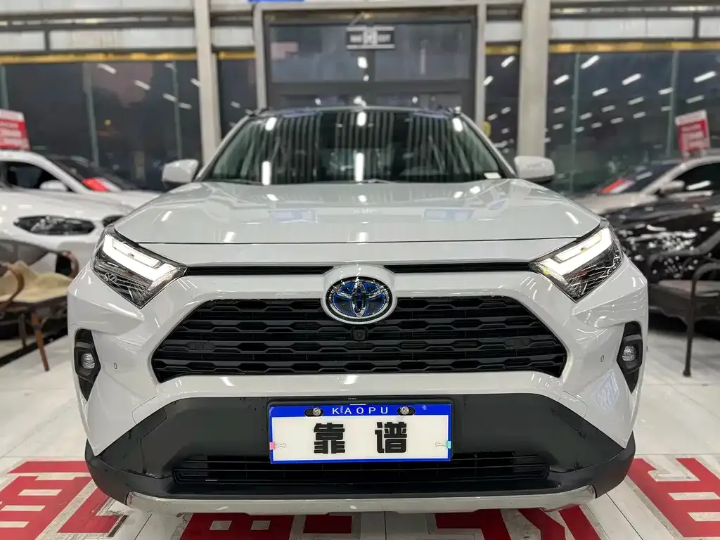 Toyota RAV4 — фото 7