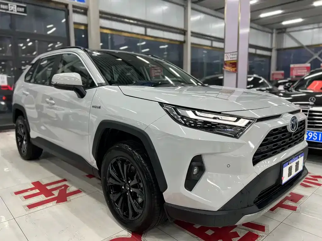 Toyota RAV4 — фото 2