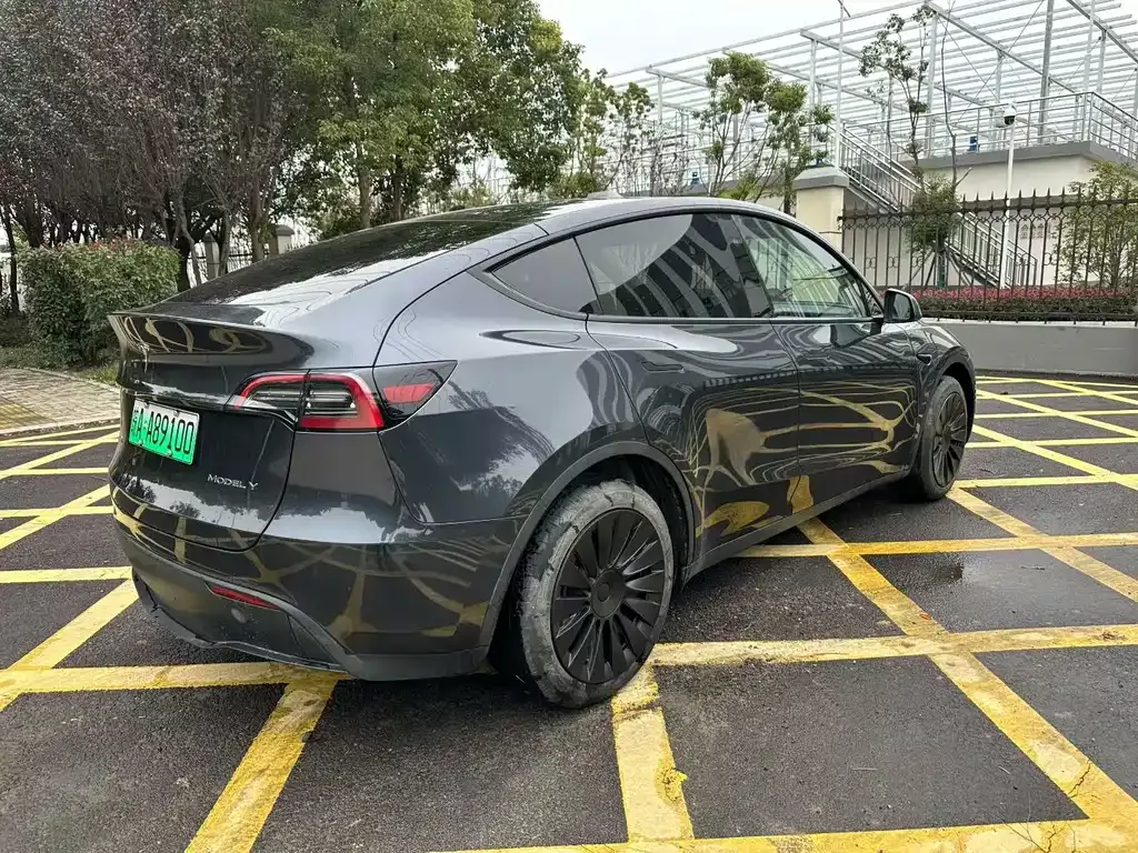 Tesla Model Y — фото 5