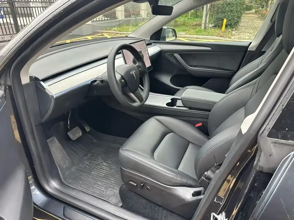 Tesla Model Y — фото 3