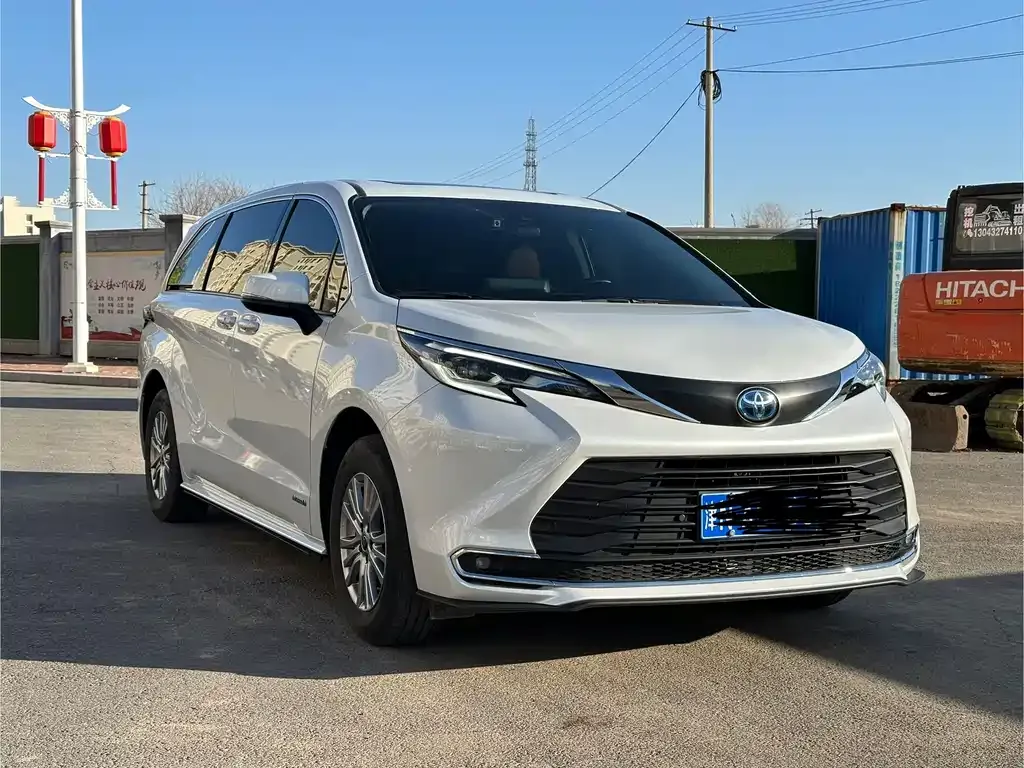 Toyota Sienna — фото 8