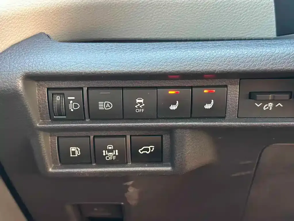 Toyota Sienna — фото 10