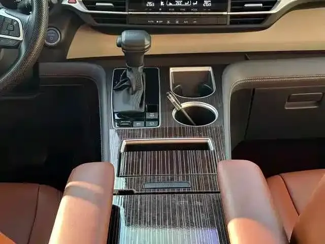 Toyota Sienna — фото 2
