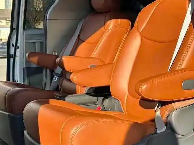 Toyota Sienna — фото 3
