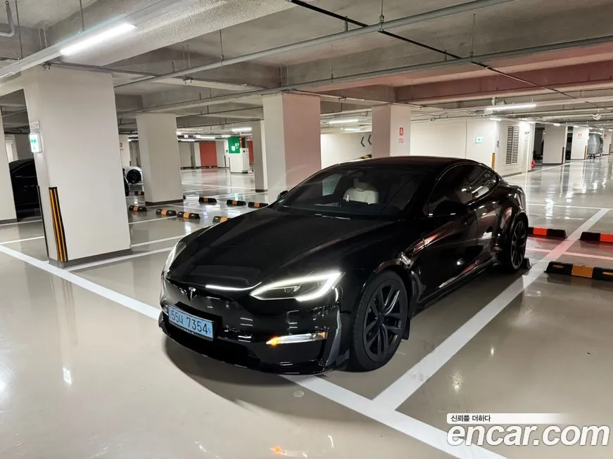 Tesla Model S — фото 1
