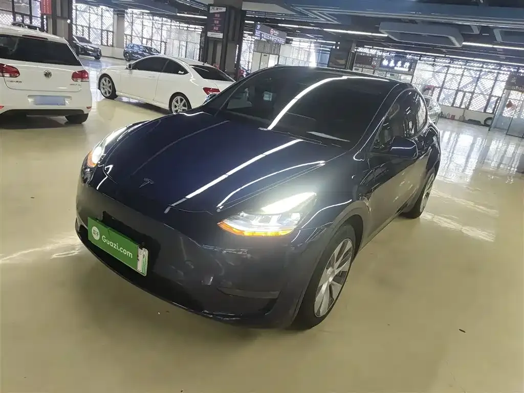 Tesla Model Y — фото 1