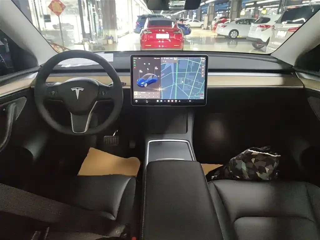 Tesla Model Y — фото 9