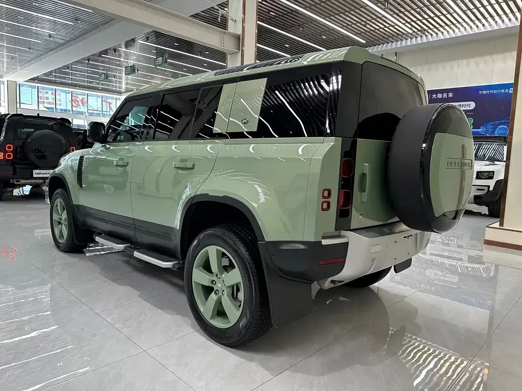 Land Rover Defender — фото 10