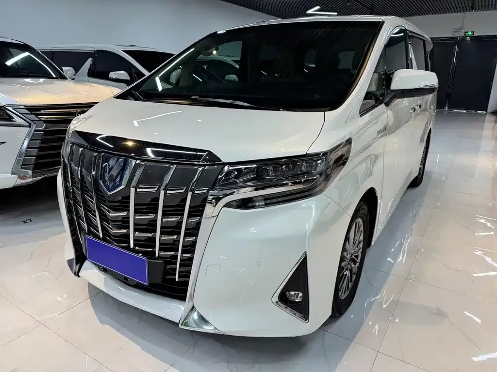 Toyota Alphard — фото 1