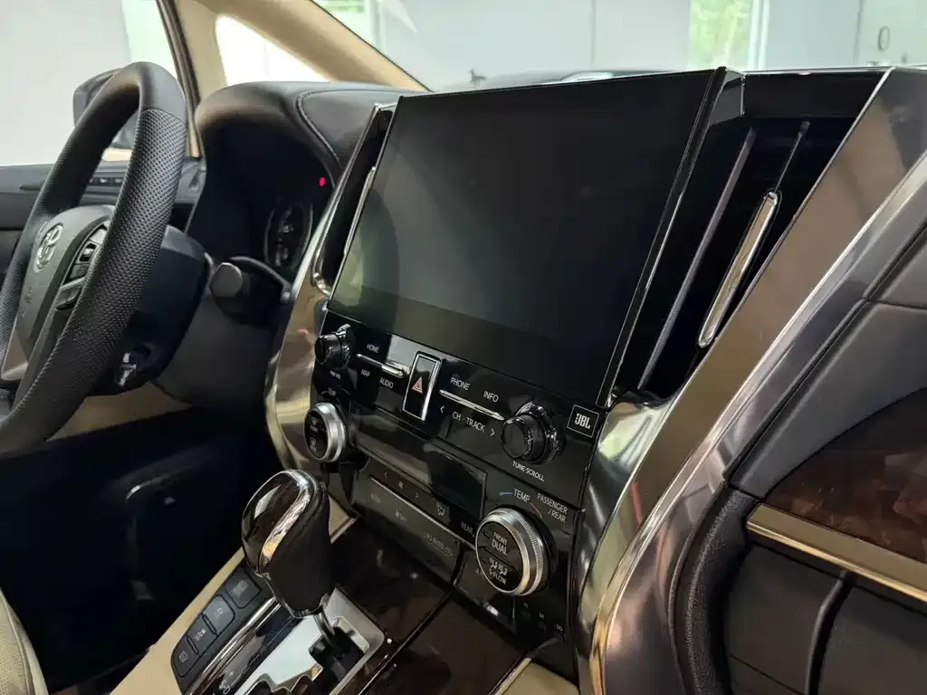 Toyota Alphard — фото 6