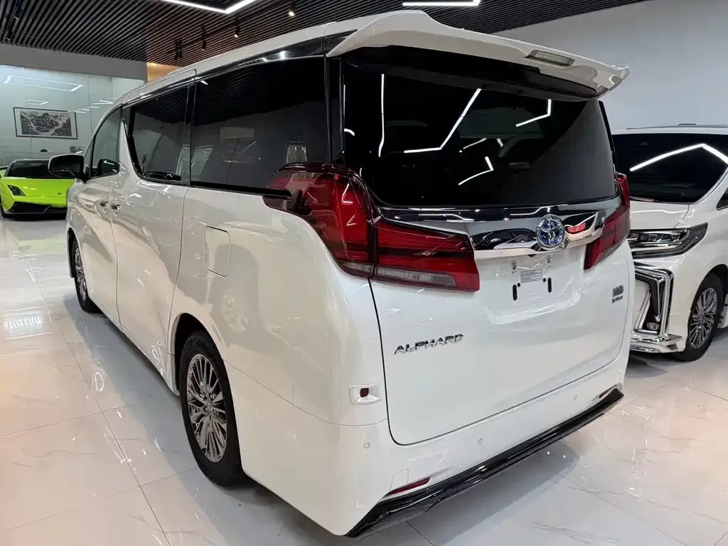 Toyota Alphard — фото 9
