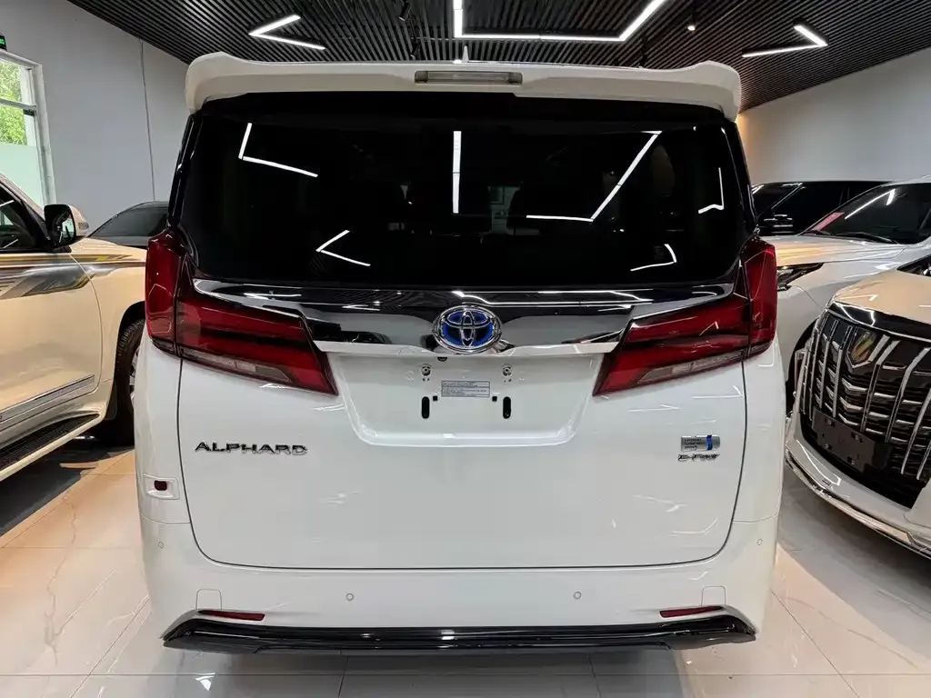 Toyota Alphard — фото 4