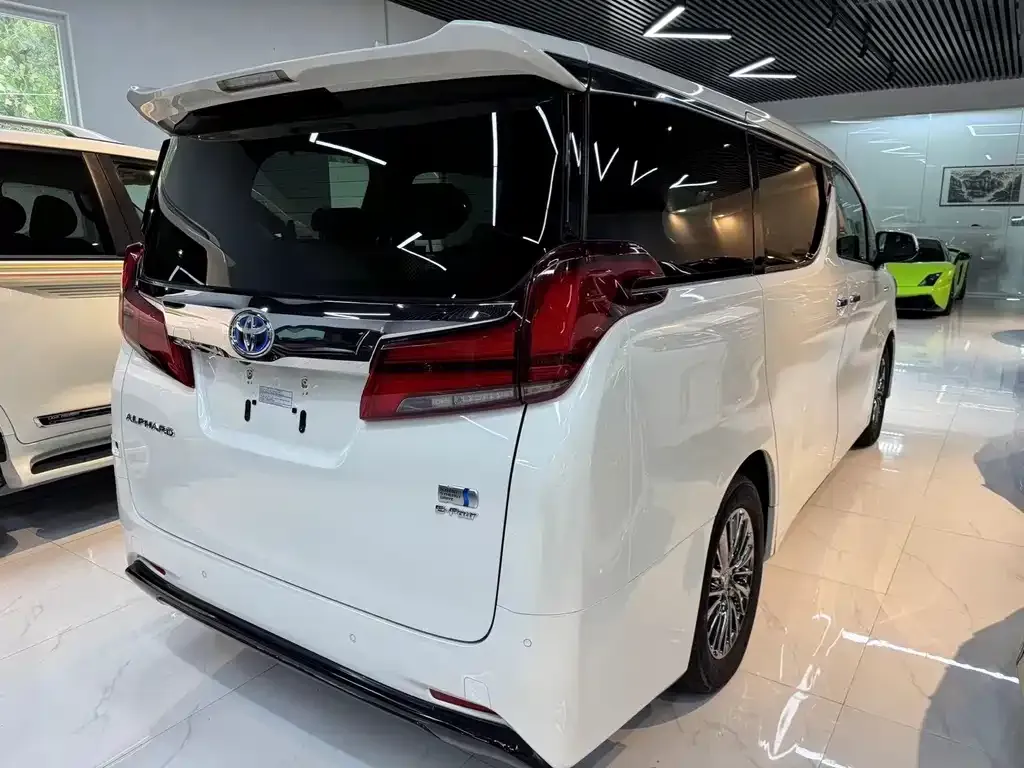 Toyota Alphard — фото 7