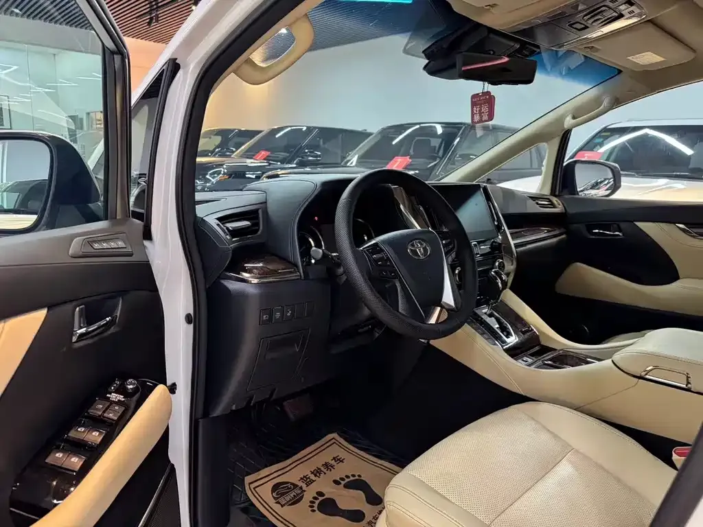 Toyota Alphard — фото 3