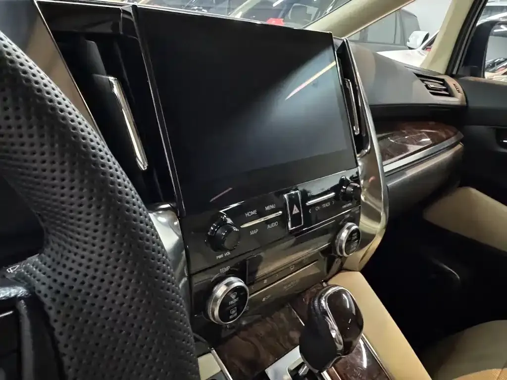 Toyota Alphard — фото 2