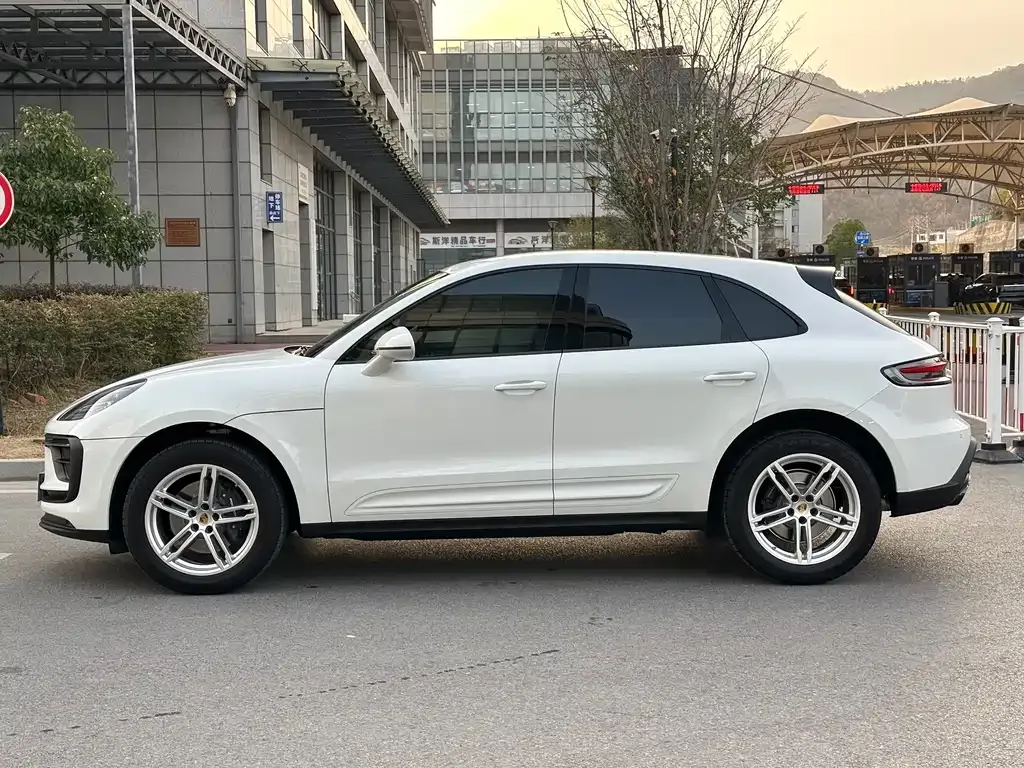 Porsche Macan — фото 8
