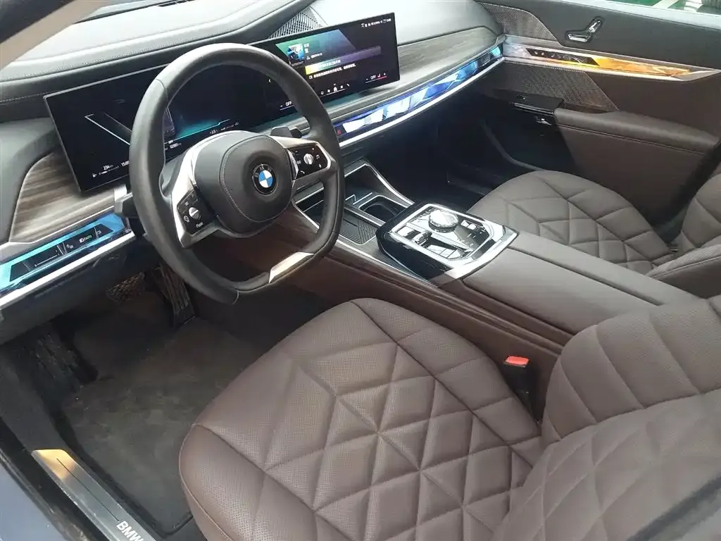 BMW 7 Series — фото 10