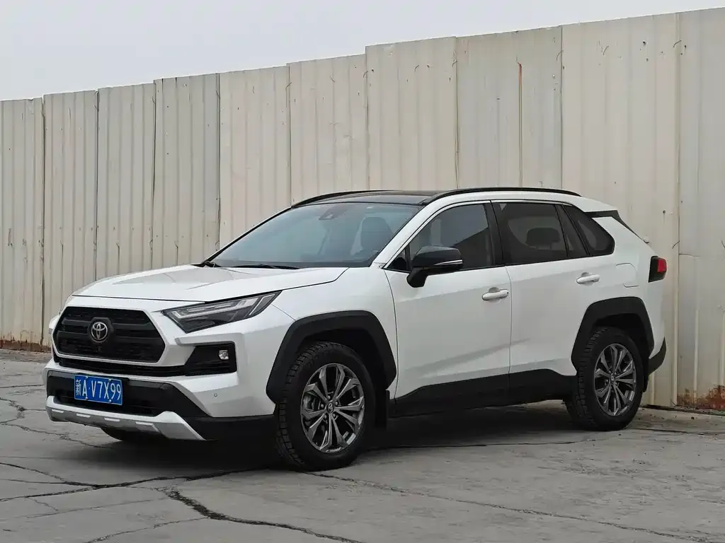 Toyota RAV4 — фото 1
