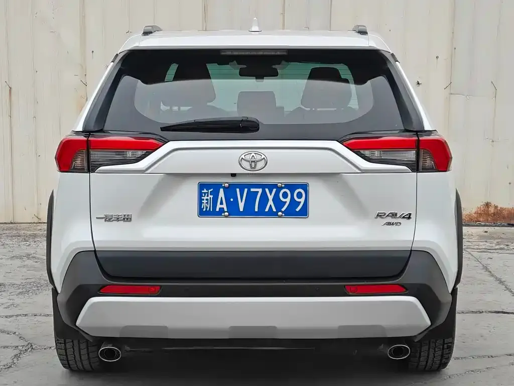 Toyota RAV4 — фото 4