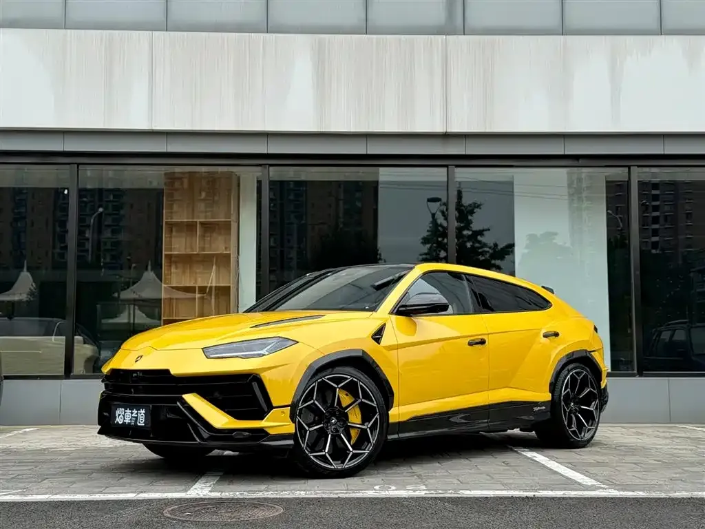 Lamborghini Urus — фото 1