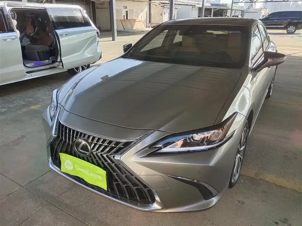 Lexus ES — фото 1