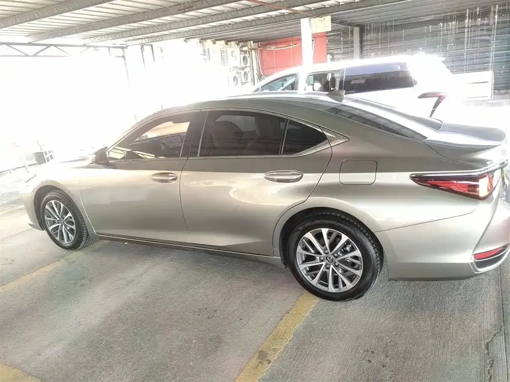Lexus ES — фото 10