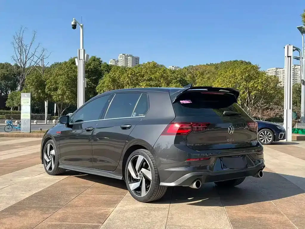 Volkswagen Golf GTI — фото 10