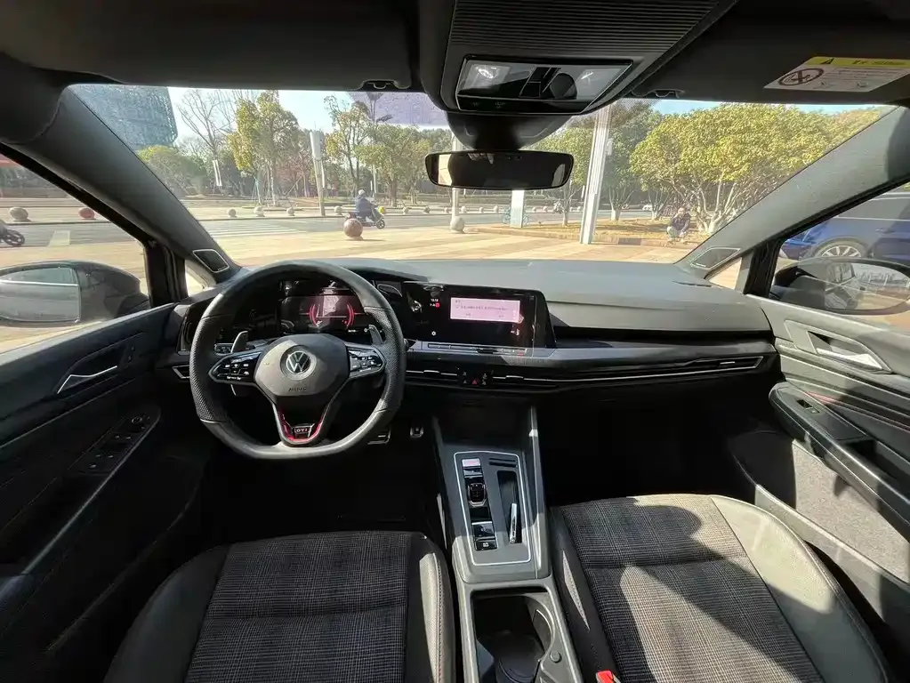 Volkswagen Golf GTI — фото 6